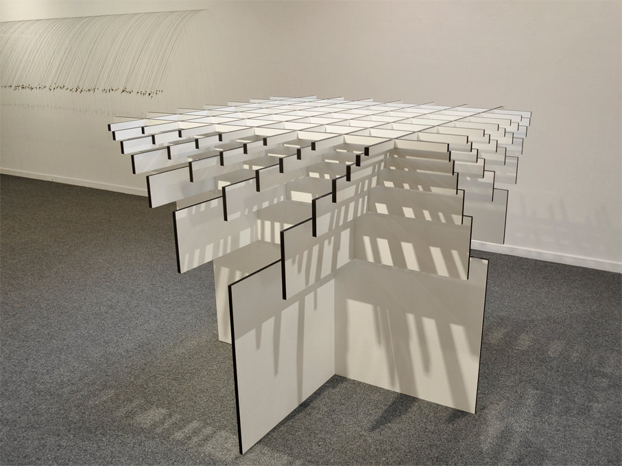 © Norvin Leineweber: Rasterwürfel ("Material in Formation", Niederrheinischer Kunstverein 2019) Ansicht 2